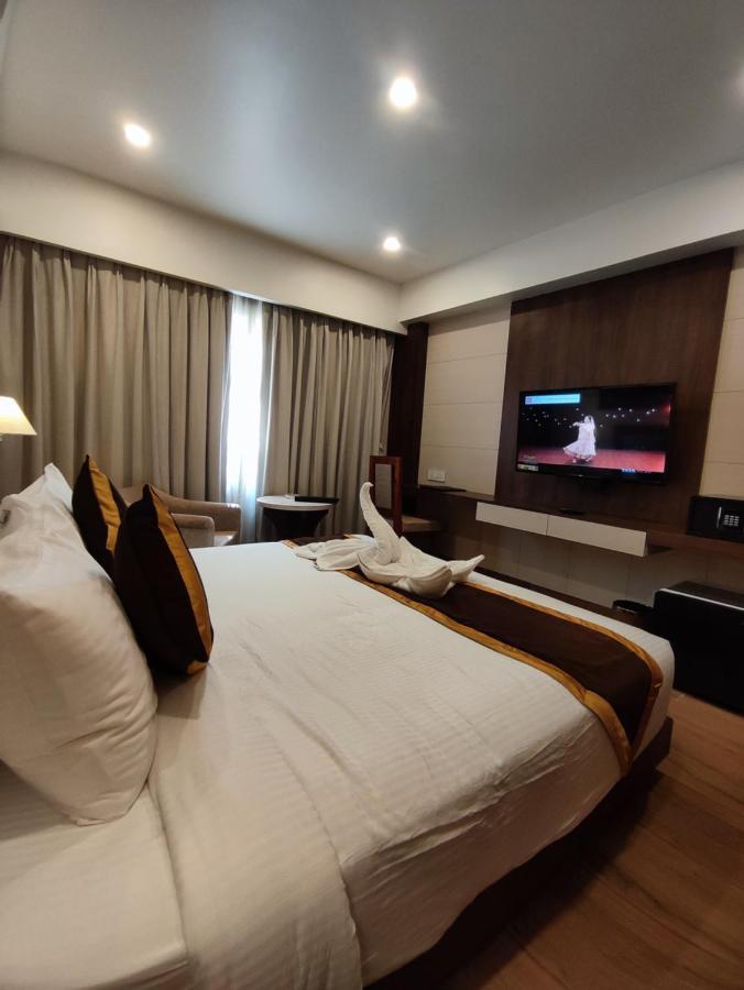 Hotel Rimi International Agartala Exterior foto